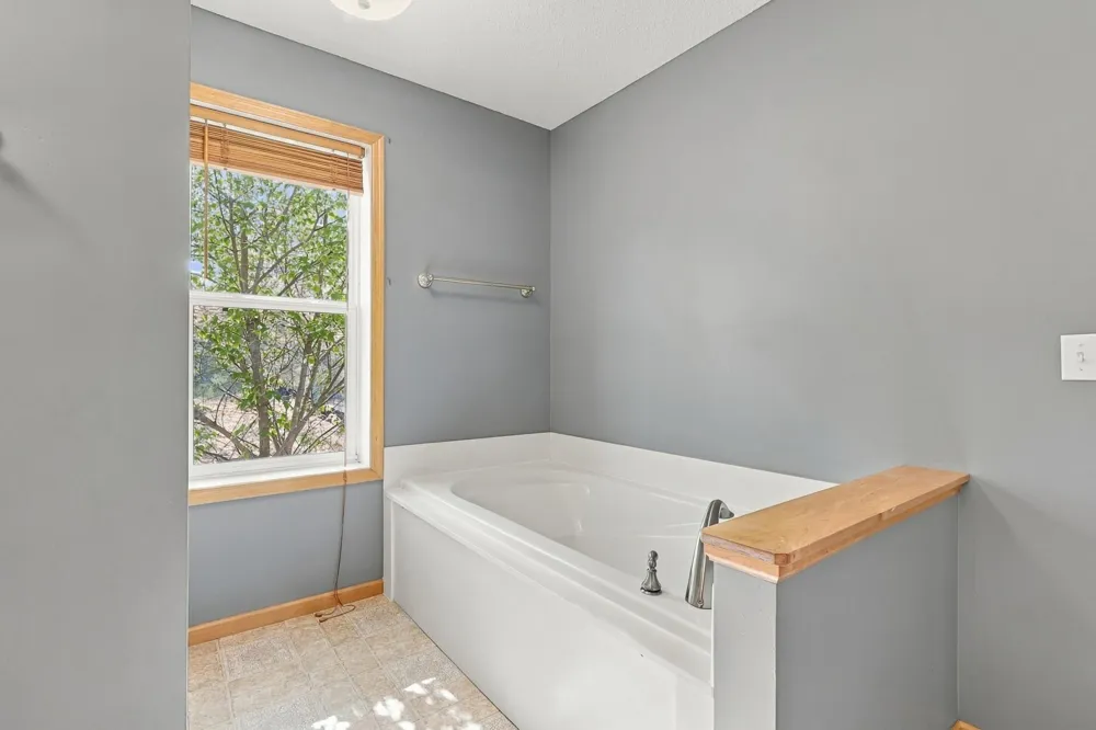 1560 Oakbrooke Terrace Eagan, MN 55122