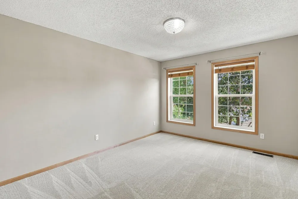 1560 Oakbrooke Terrace Eagan, MN 55122