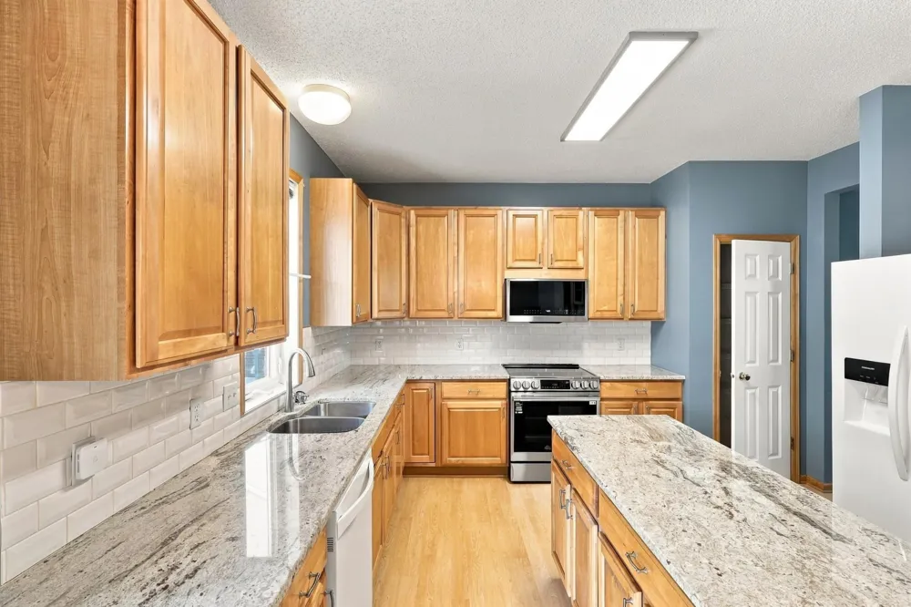 1560 Oakbrooke Terrace Eagan, MN 55122