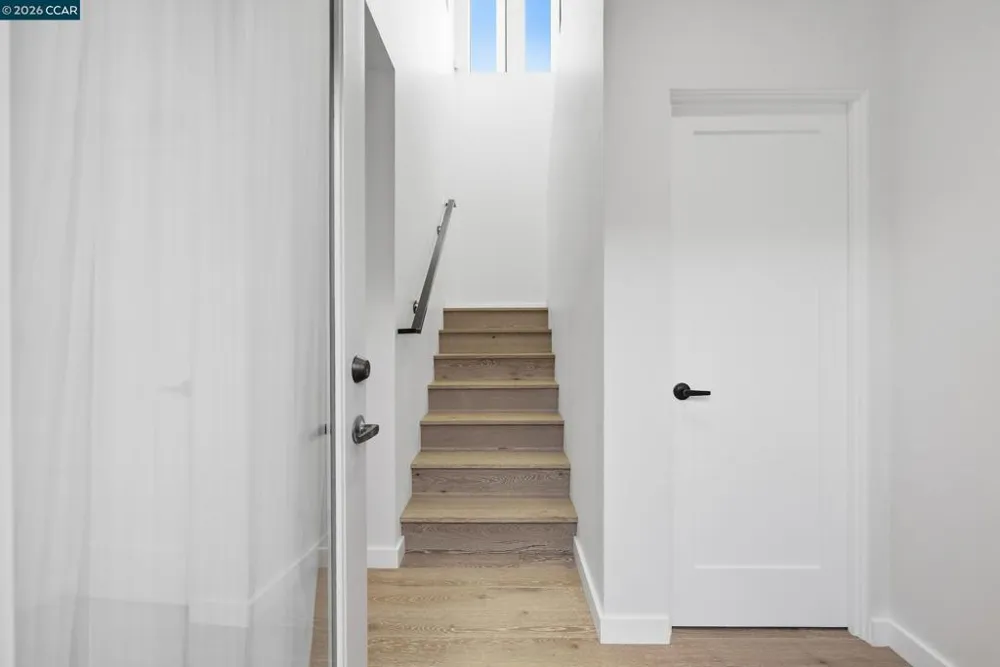 3937 Haines St San Diego, CA 92109