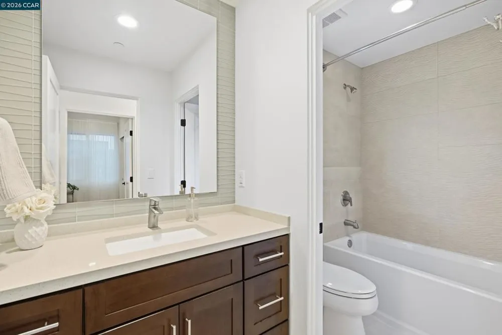3937 Haines St San Diego, CA 92109