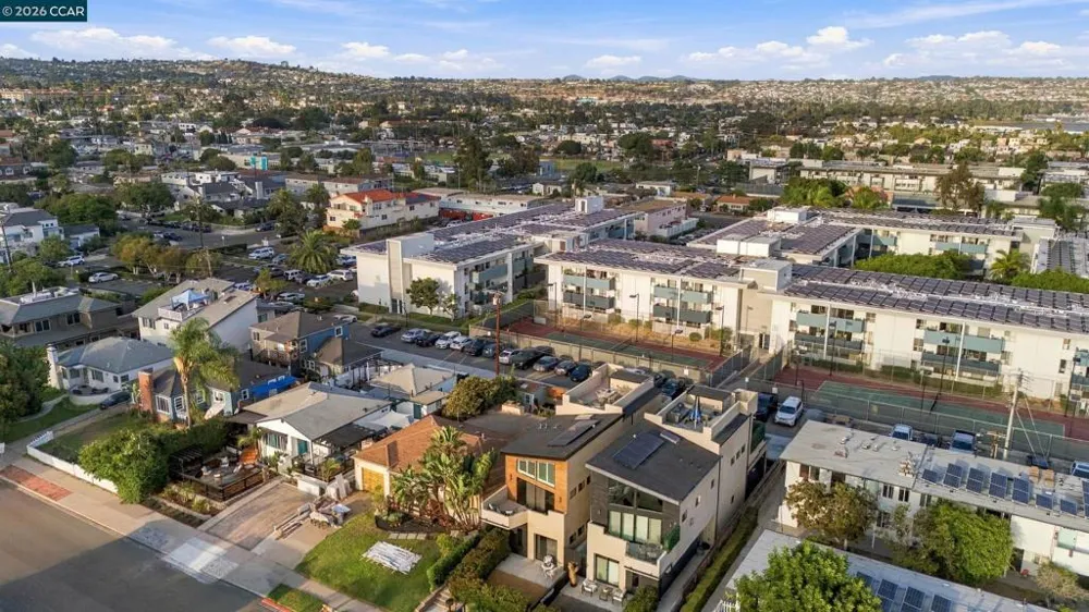 3937 Haines St San Diego, CA 92109