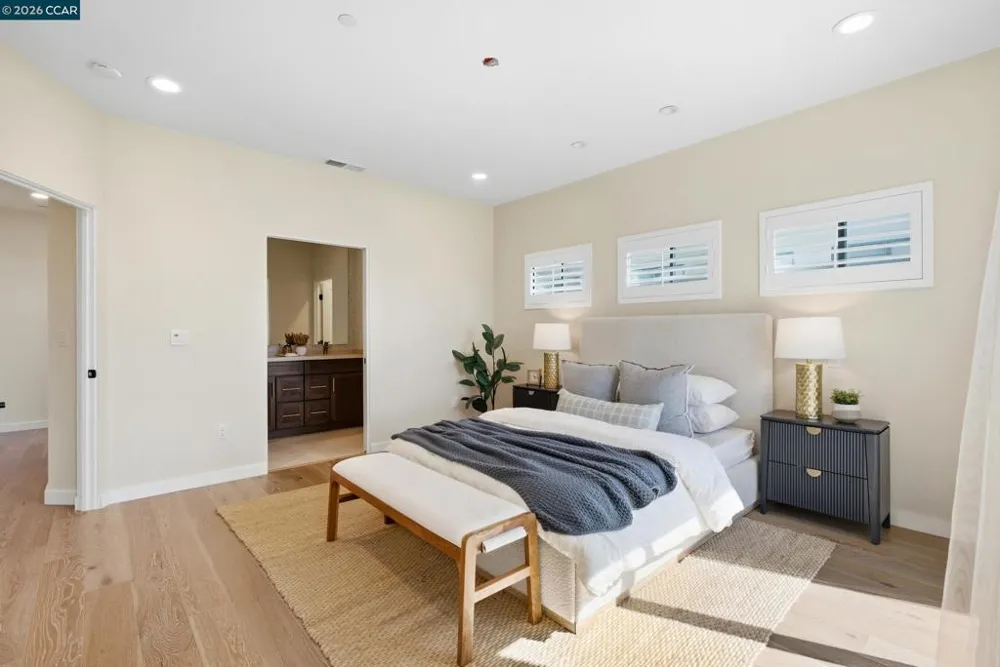 3937 Haines St San Diego, CA 92109