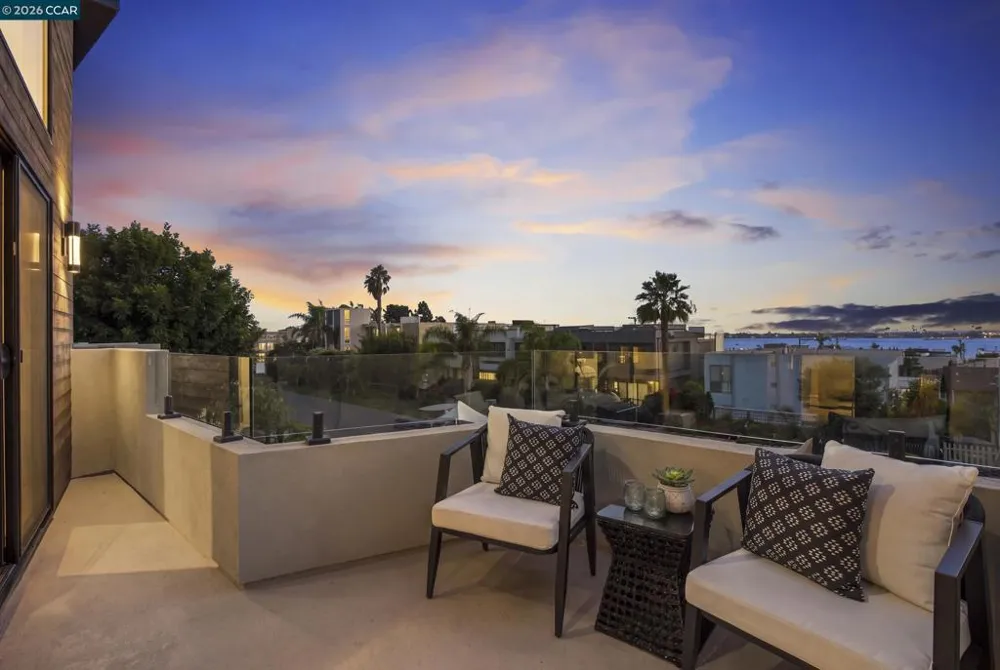 3937 Haines St San Diego, CA 92109
