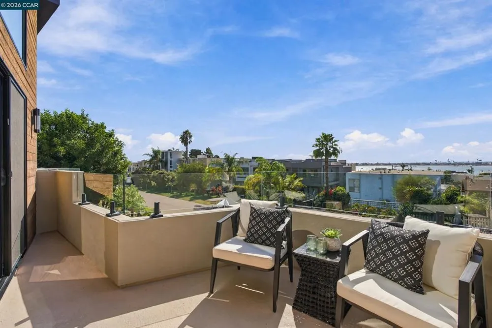 3937 Haines St San Diego, CA 92109
