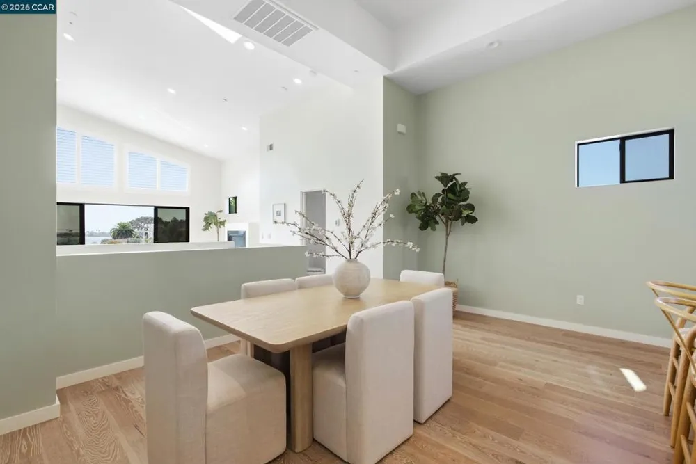 3937 Haines St San Diego, CA 92109