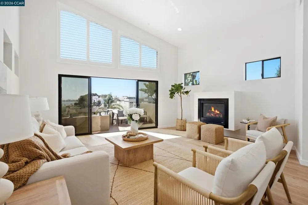 3937 Haines St San Diego, CA 92109