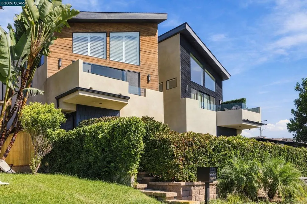 3937 Haines St San Diego, CA 92109