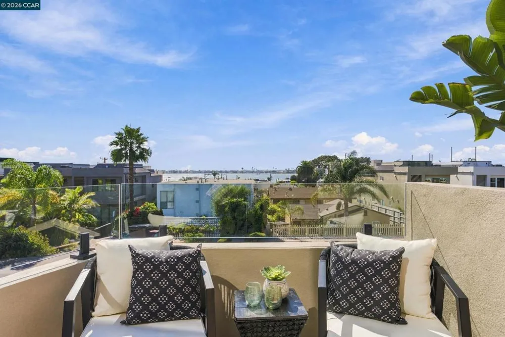 3937 Haines St San Diego, CA 92109