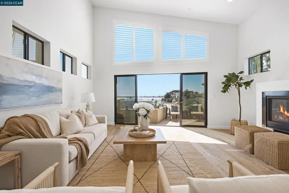 3937 Haines St San Diego, CA 92109