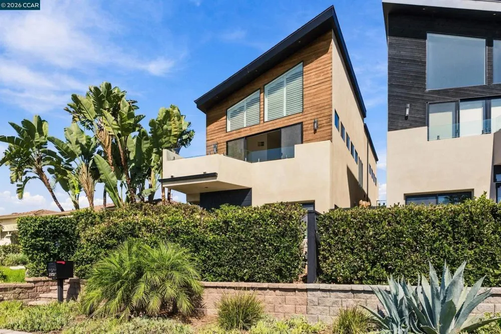 3937 Haines St San Diego, CA 92109