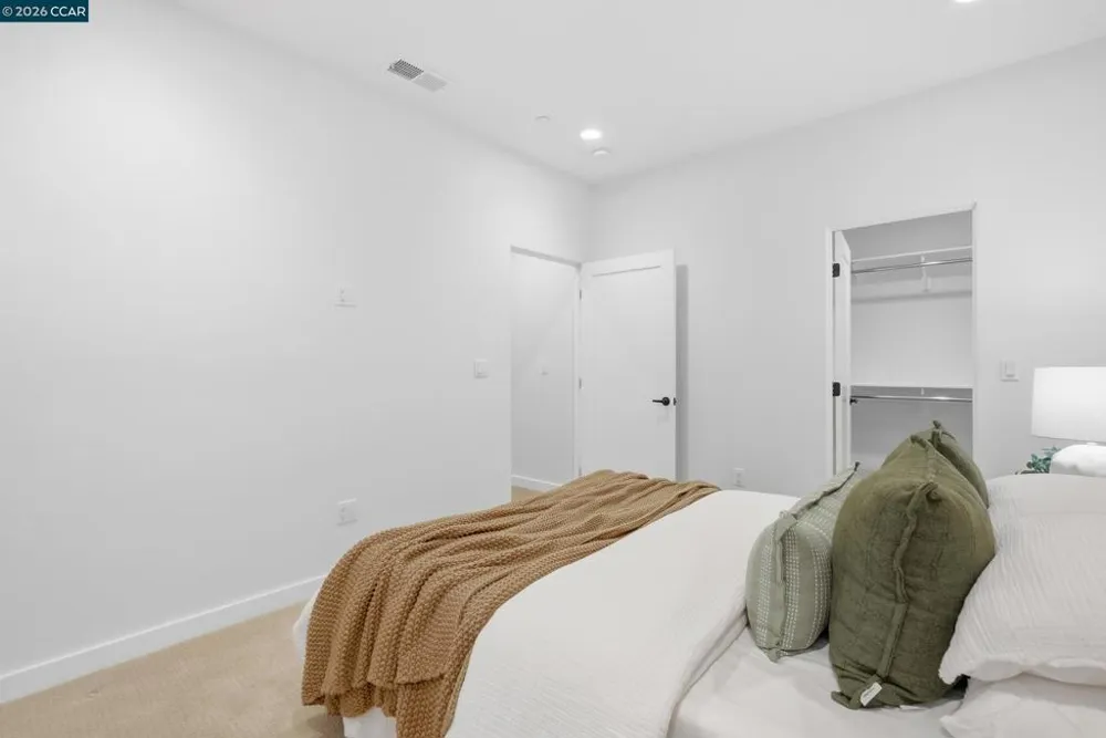 3937 Haines St San Diego, CA 92109