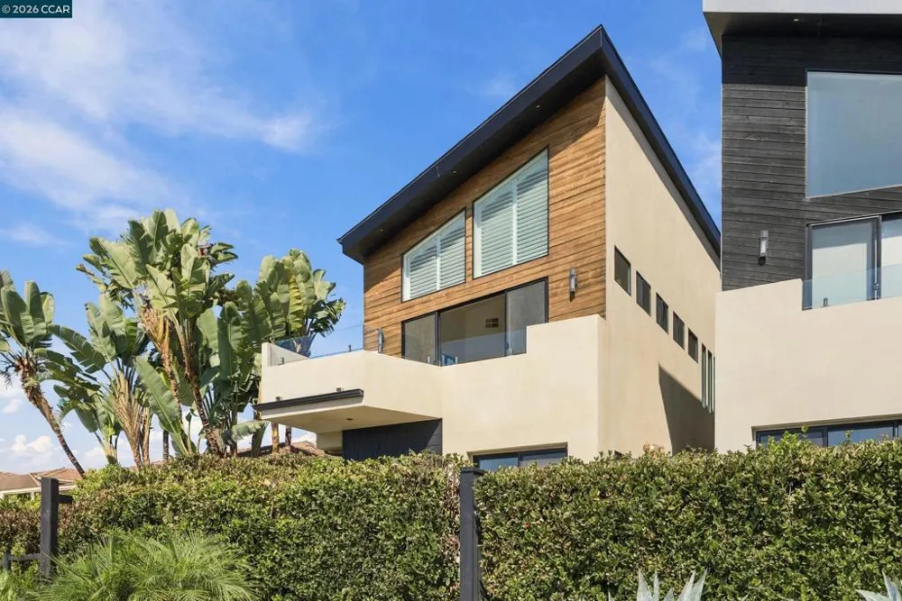 3937 Haines St San Diego, CA 92109