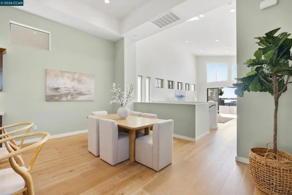3937 Haines St San Diego, CA 92109
