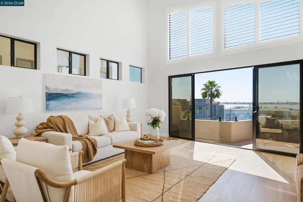 3937 Haines St San Diego, CA 92109