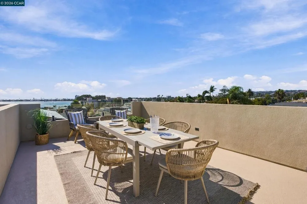 3937 Haines St San Diego, CA 92109