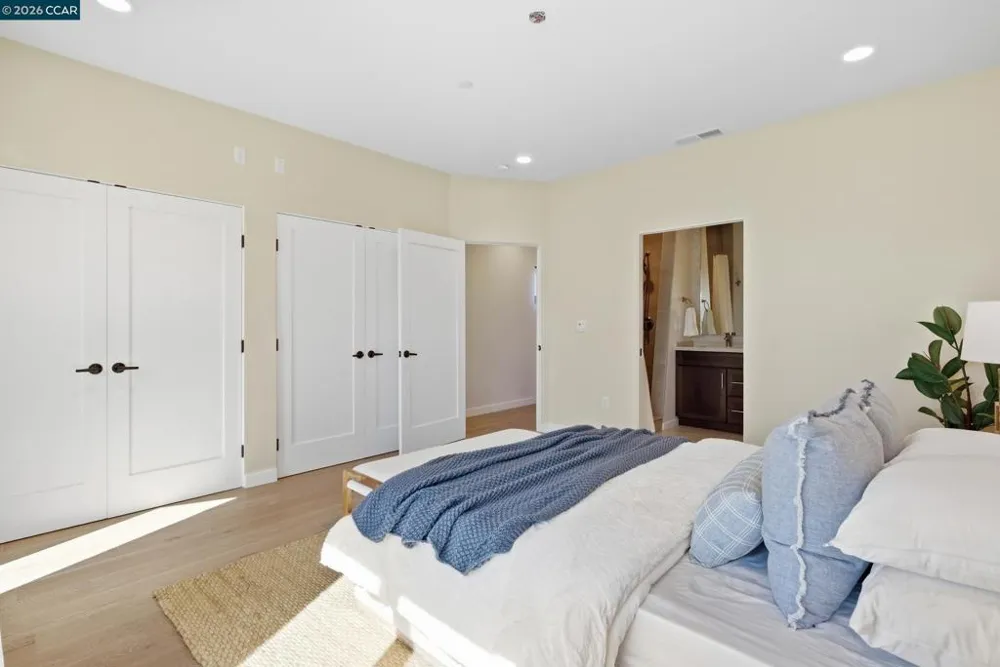 3937 Haines St San Diego, CA 92109