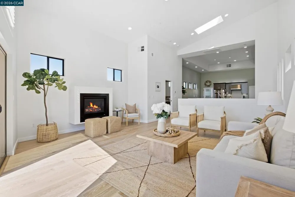 3937 Haines St San Diego, CA 92109