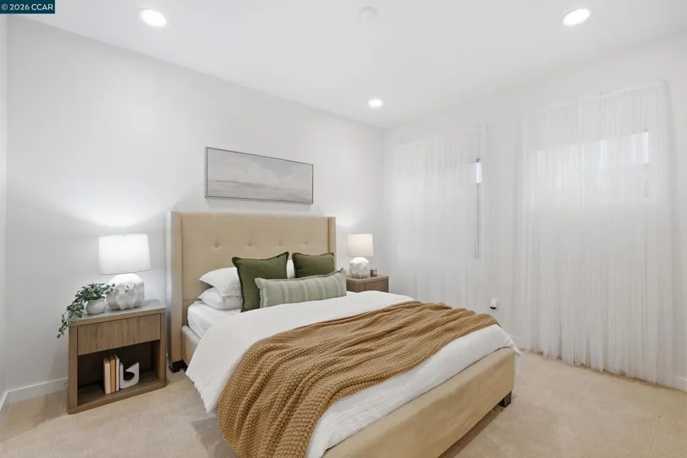 3937 Haines St San Diego, CA 92109
