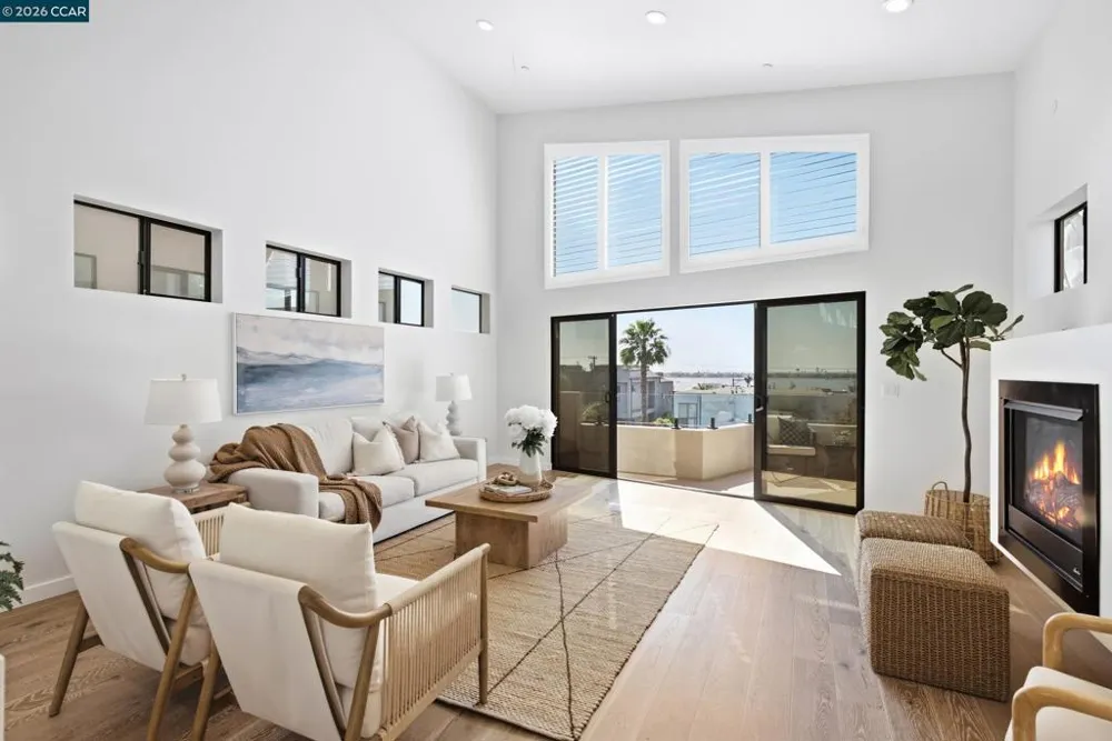 3937 Haines St San Diego, CA 92109