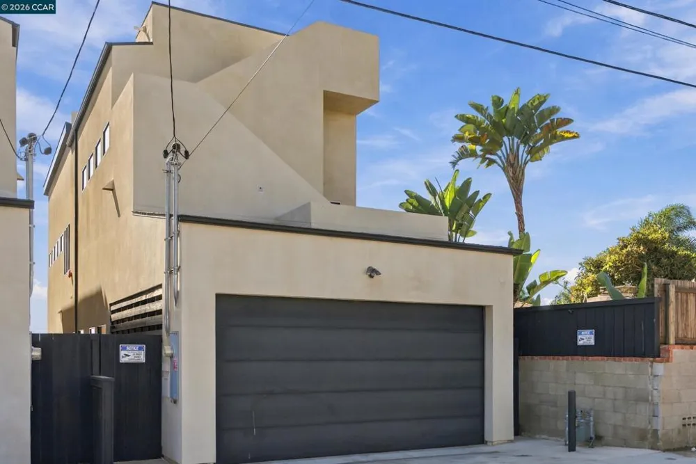 3937 Haines St San Diego, CA 92109