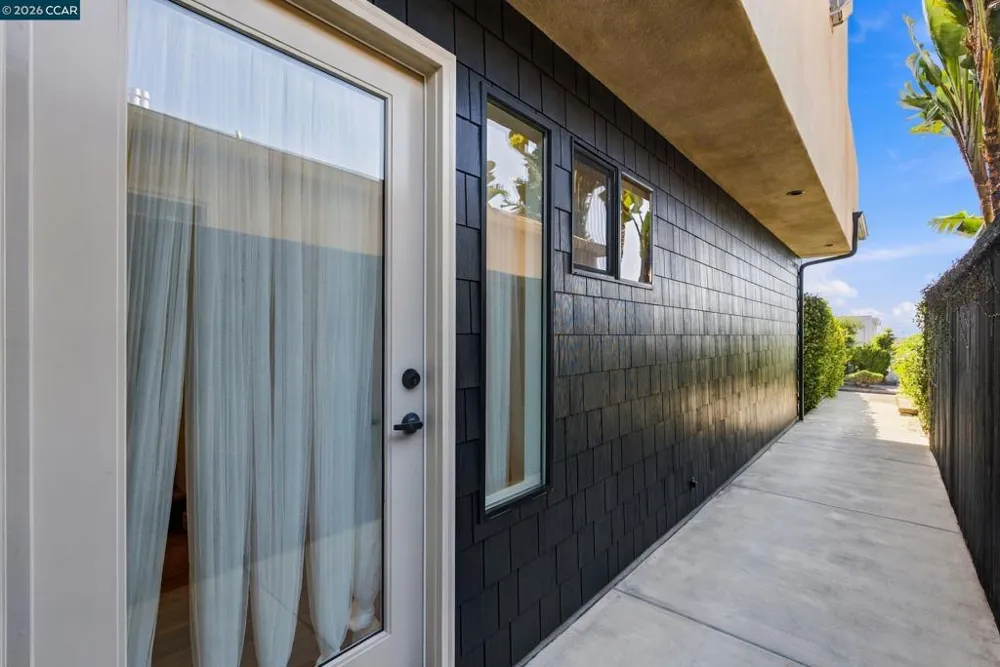 3937 Haines St San Diego, CA 92109