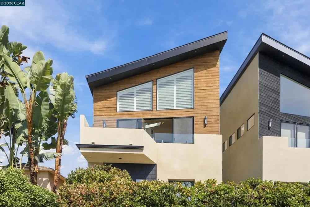 3937 Haines St San Diego, CA 92109