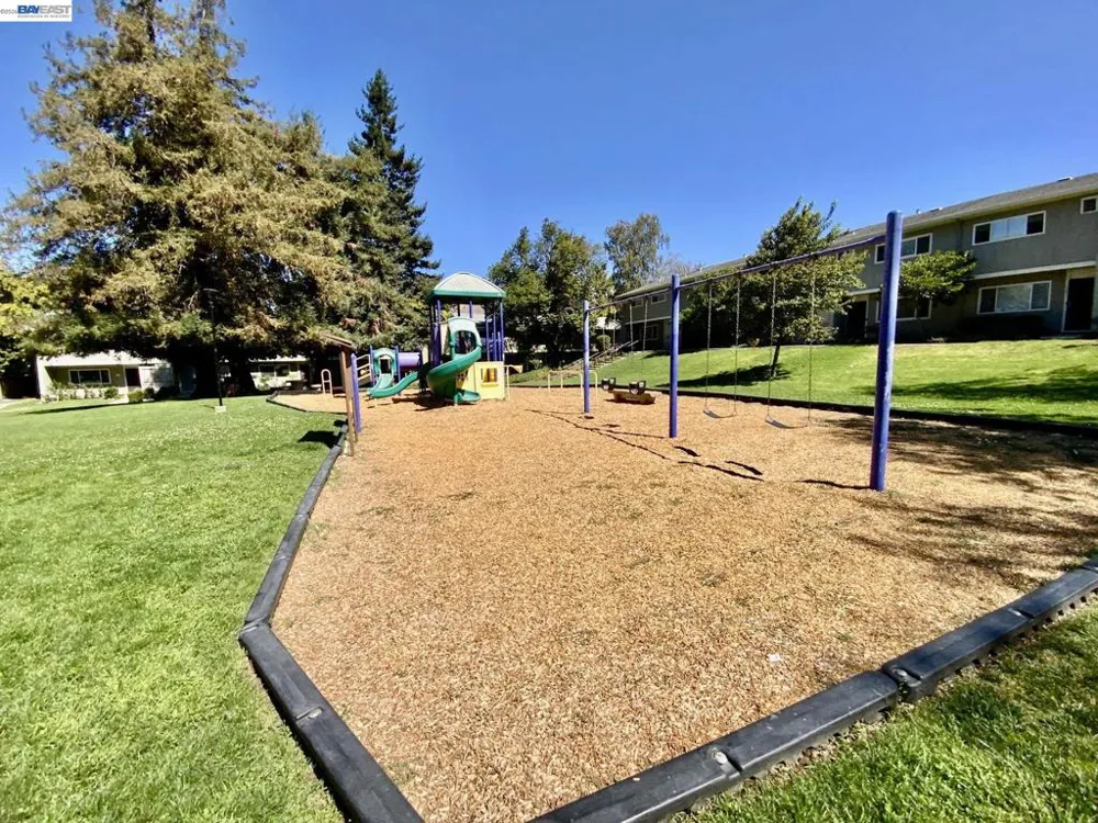 92 Hemlock Ln Milpitas, CA 95035