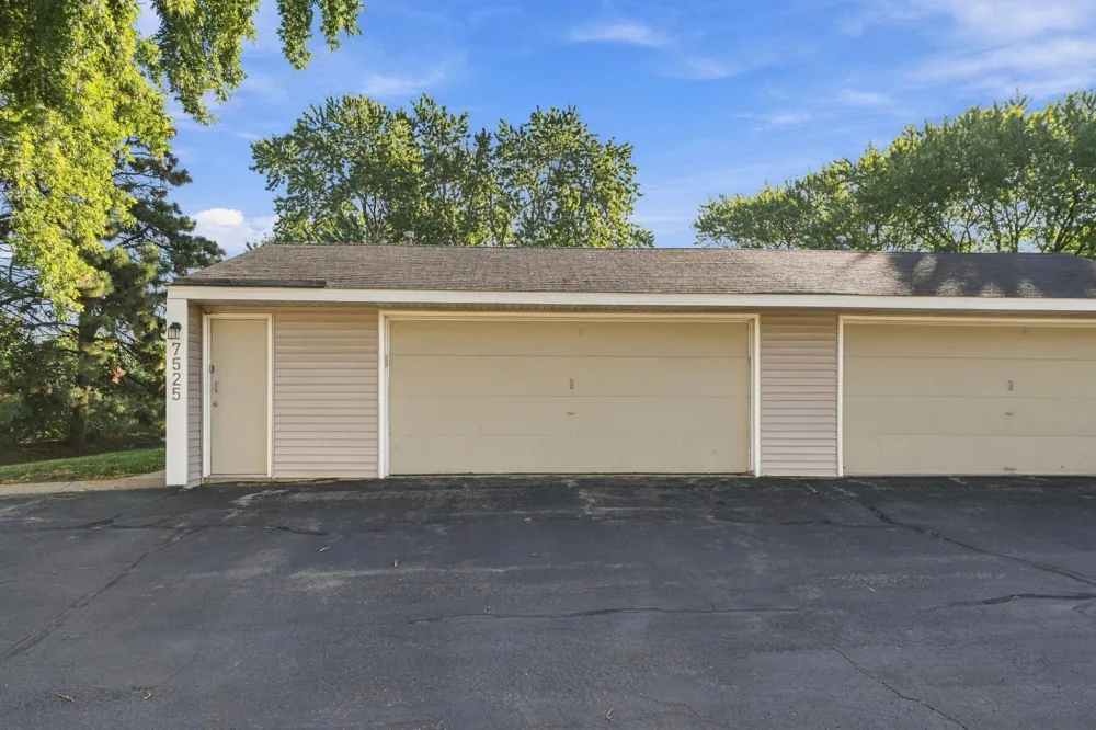 7525 Whitney Drive Apple Valley, MN 55124