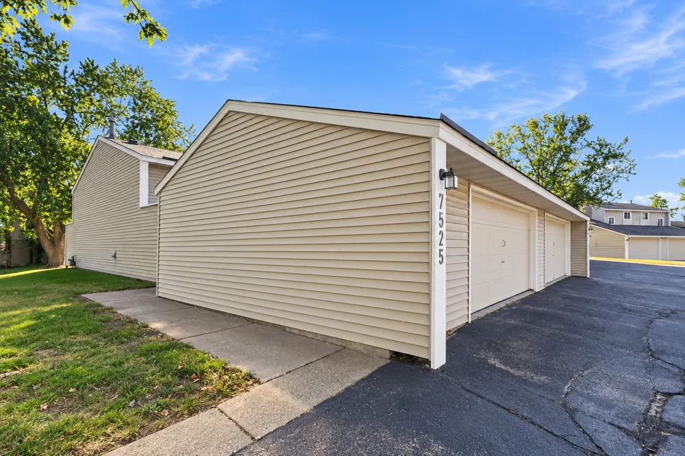 7525 Whitney Drive Apple Valley, MN 55124