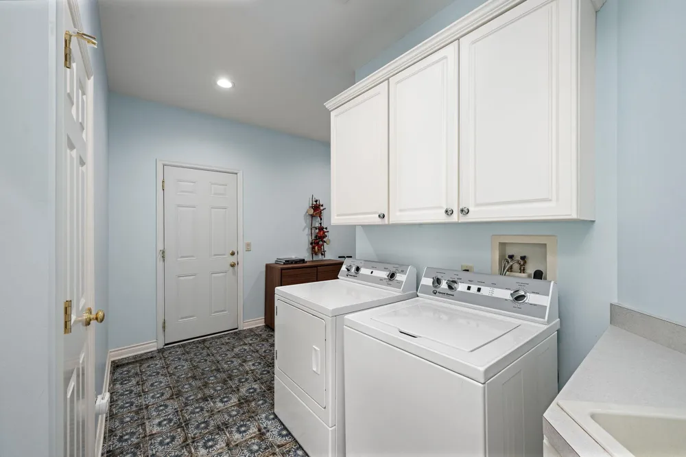 130 Lakeview Road E Chanhassen, MN 55317