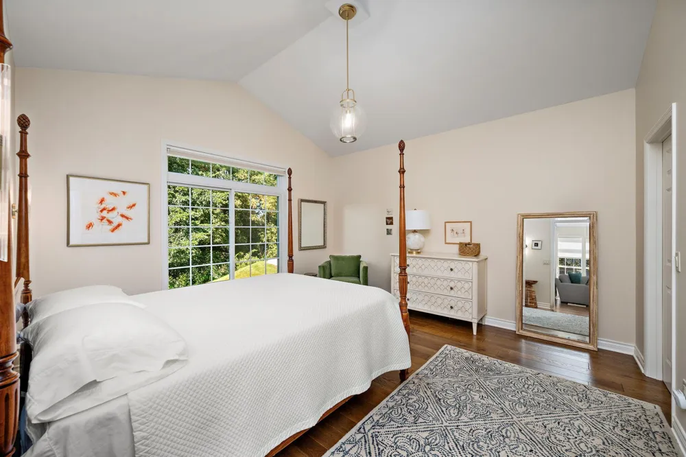 130 Lakeview Road E Chanhassen, MN 55317