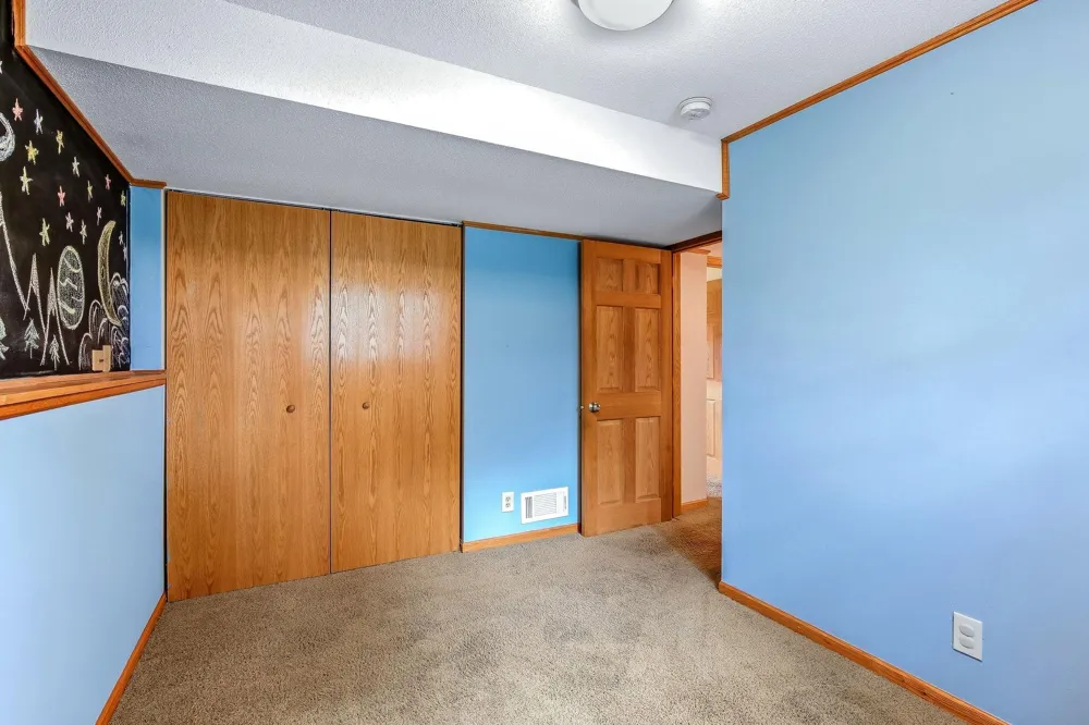 13949 Gauntlet Court Apple Valley, MN 55124