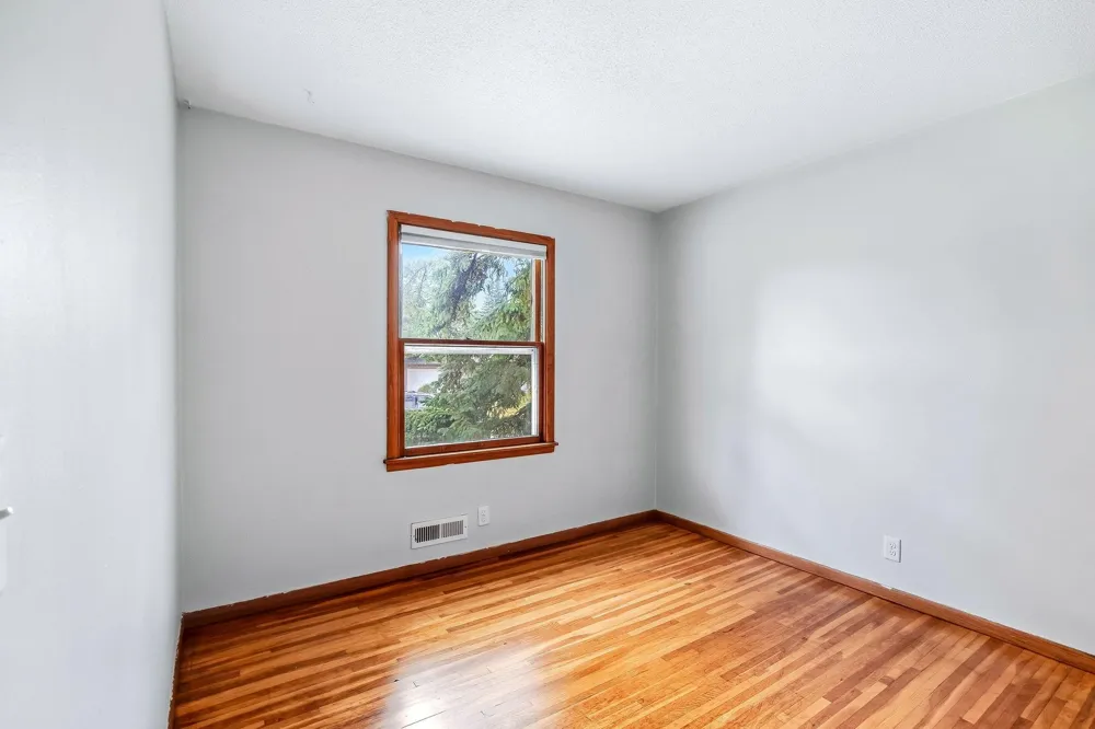 13949 Gauntlet Court Apple Valley, MN 55124