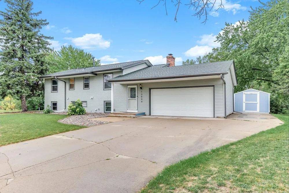 13949 Gauntlet Court Apple Valley, MN 55124