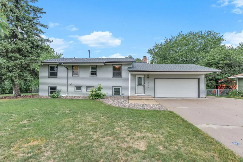 13949 Gauntlet Court Apple Valley, MN 55124