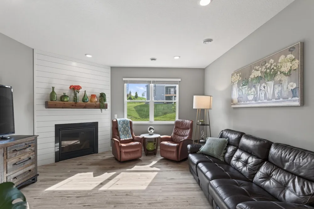 18374 Hamby Way Lakeville, MN 55044