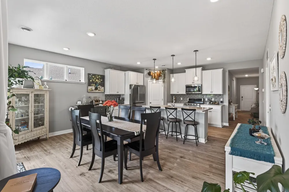 18374 Hamby Way Lakeville, MN 55044