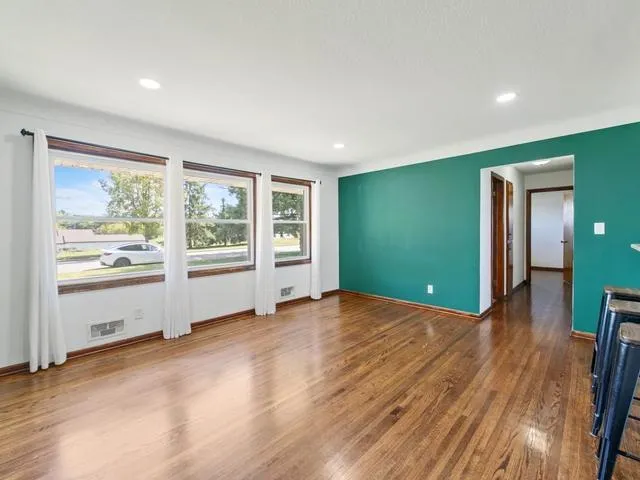 2727 Woodbridge Street Roseville, MN 55113