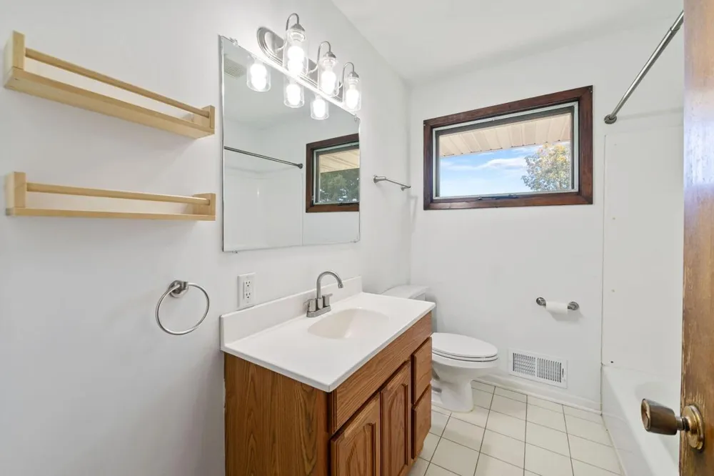 2727 Woodbridge Street Roseville, MN 55113