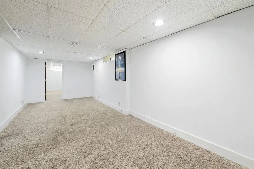 2727 Woodbridge Street Roseville, MN 55113