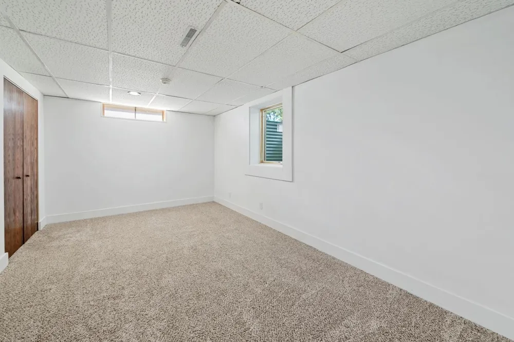 2727 Woodbridge Street Roseville, MN 55113