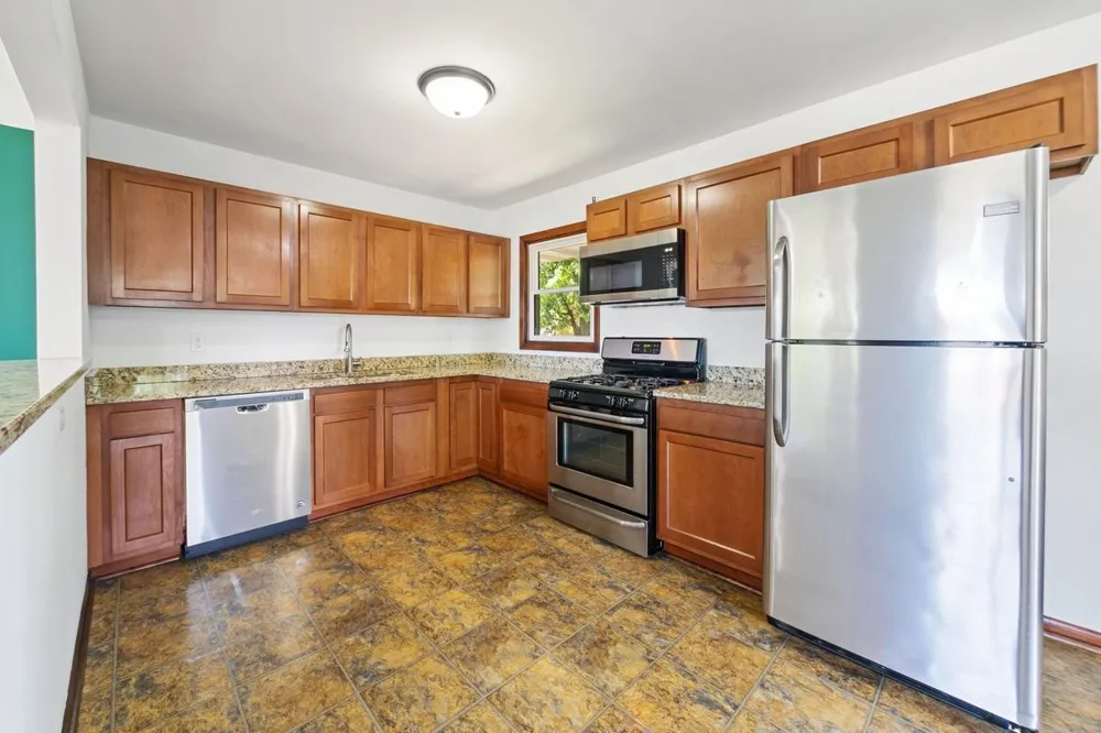 2727 Woodbridge Street Roseville, MN 55113