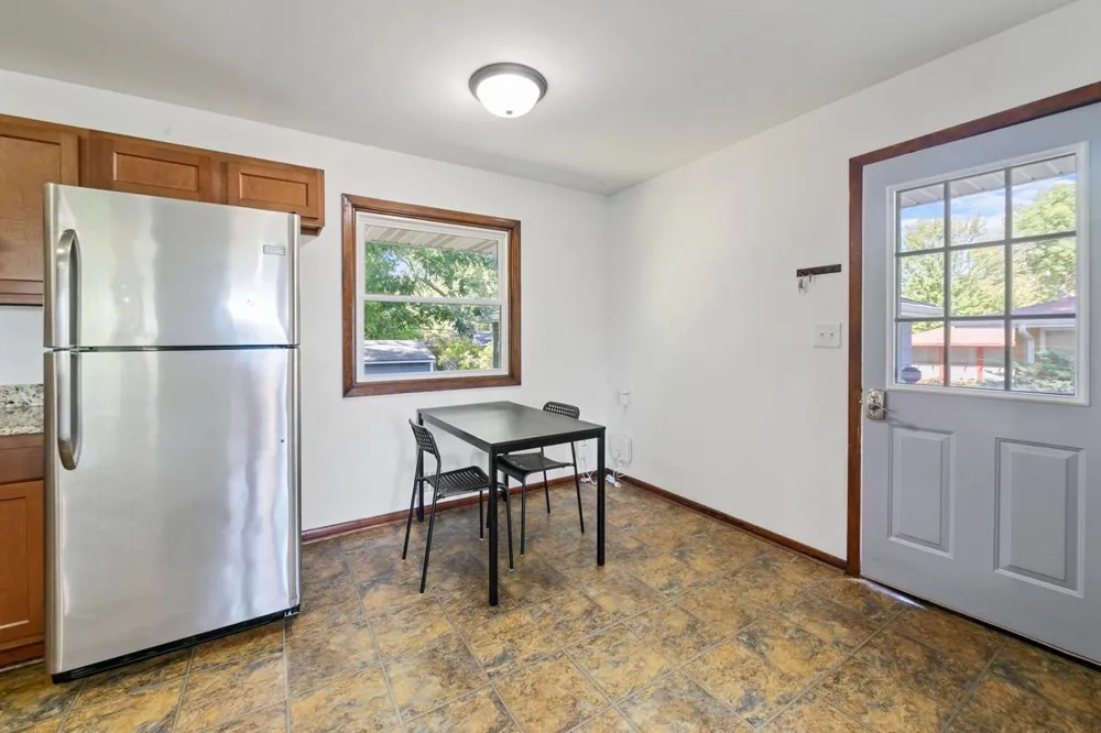2727 Woodbridge Street Roseville, MN 55113