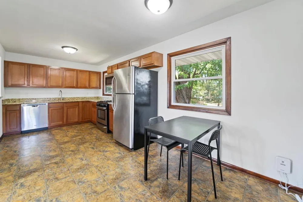 2727 Woodbridge Street Roseville, MN 55113