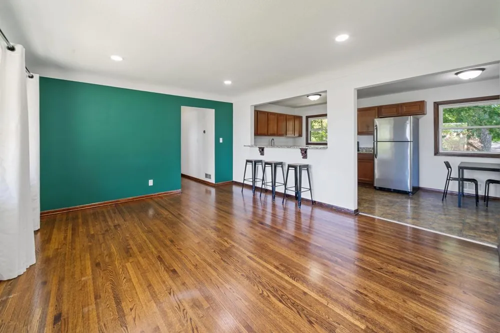 2727 Woodbridge Street Roseville, MN 55113