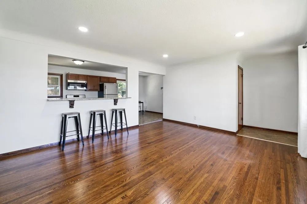 2727 Woodbridge Street Roseville, MN 55113