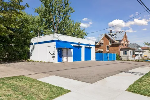 313 Front Avenue