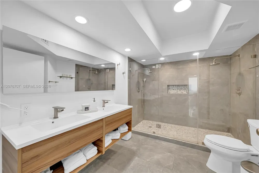 16425 Collins Ave #712 Sunny Isles Beach, FL 33160