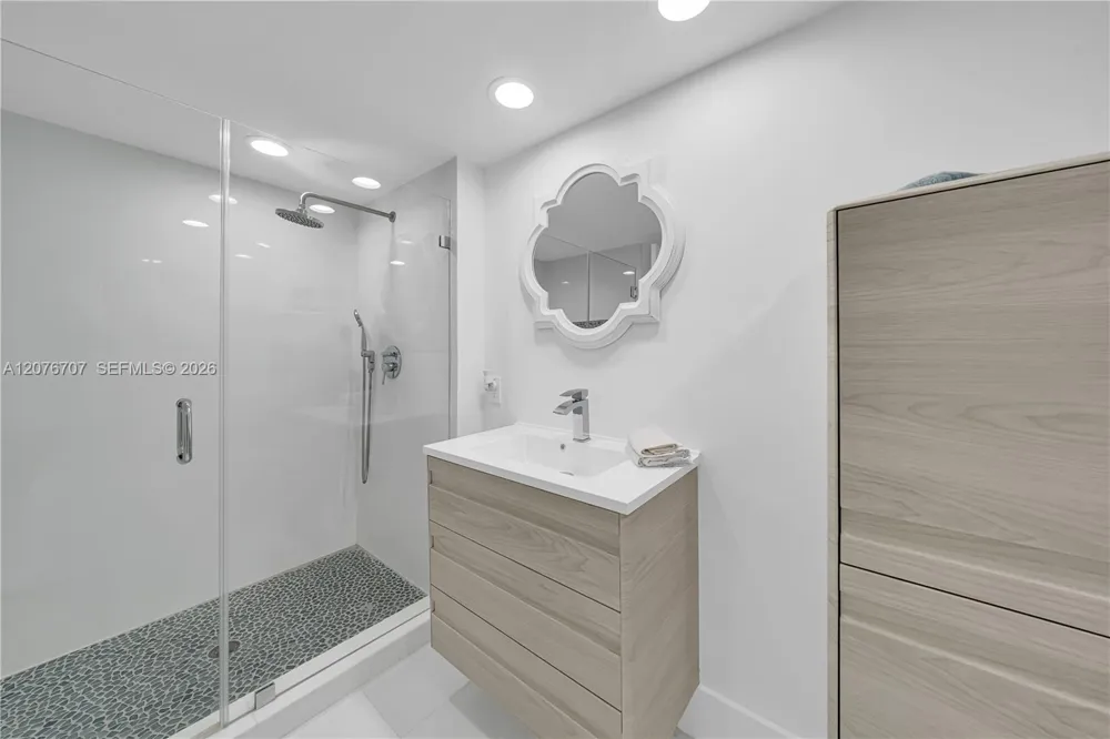 16425 Collins Ave #712 Sunny Isles Beach, FL 33160
